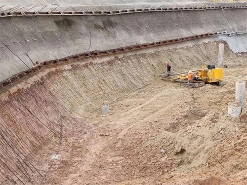 赫章基坑边坡加固